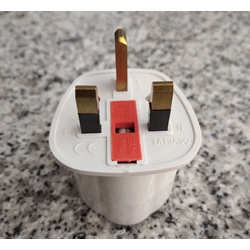 Adaptador Electrico de Europeo a Inglés - Imagen 1