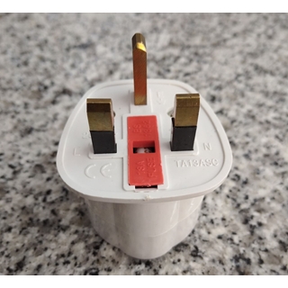 Adaptador Electrico de Europeo a Inglés - Imagen 1
