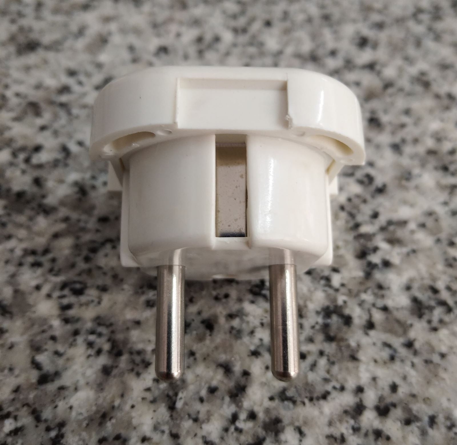Adaptador Eléctrico de Ingles a Europeo - Imagen 3