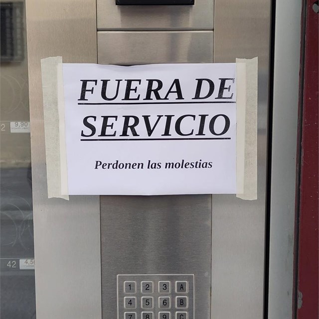FUERA DE SERVICIO (Expendedora automática 24 horas)